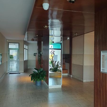 Chambrette Boulevard Des Pyrenees Hypercentre 10M Carre Wc Sur Le Palier, Porte40 Pau Esterno foto