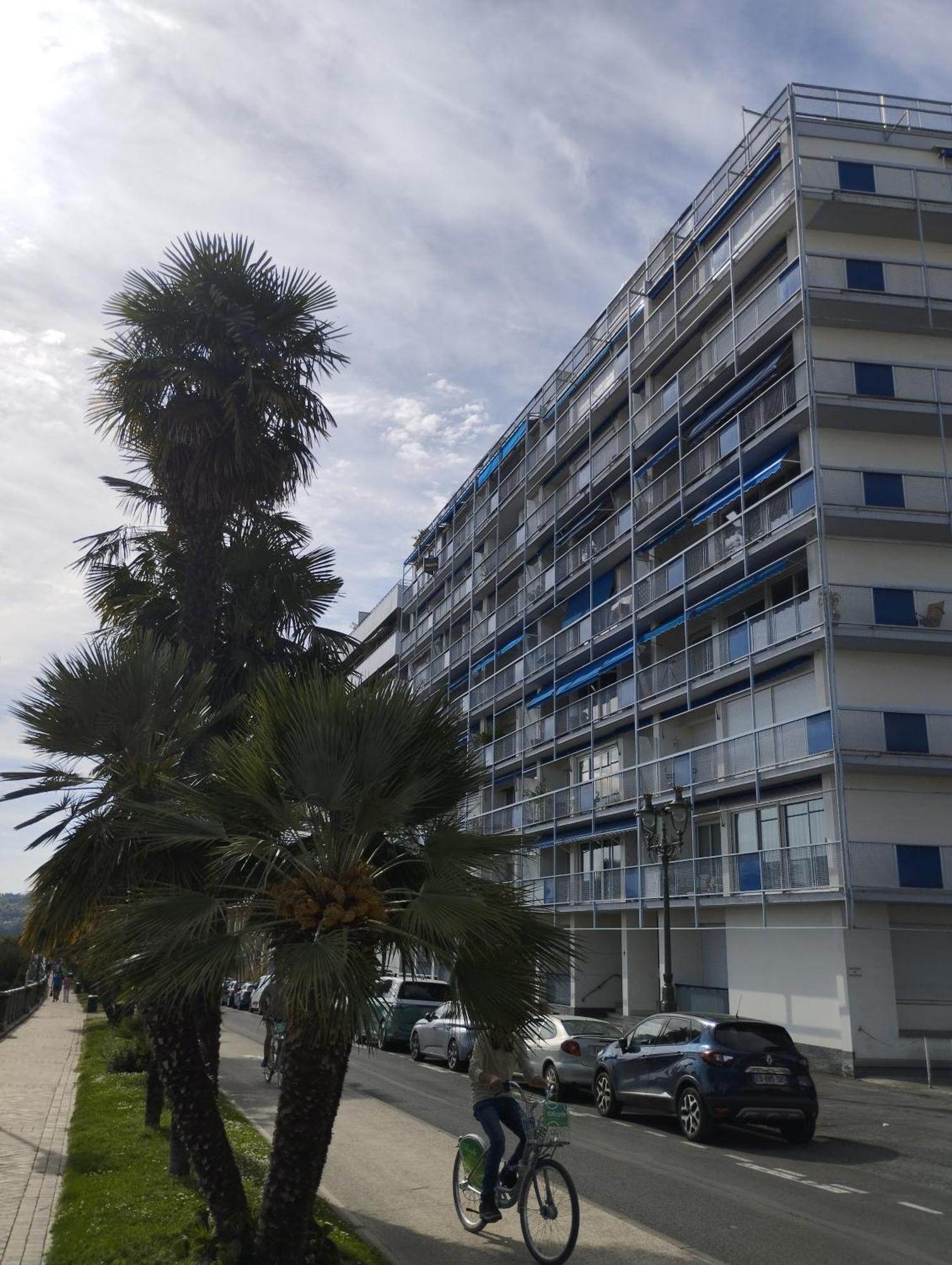 Chambrette Boulevard Des Pyrenees Hypercentre 10M Carre Wc Sur Le Palier, Porte40 Pau Esterno foto
