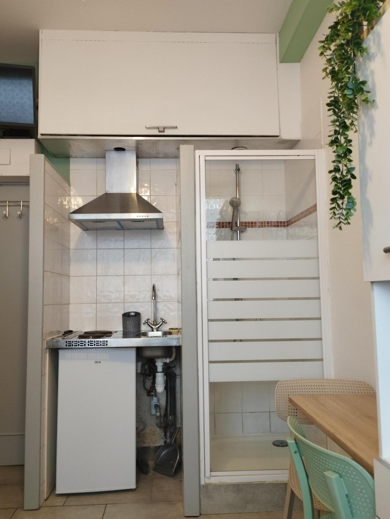 Chambrette Boulevard Des Pyrenees Hypercentre 10M Carre Wc Sur Le Palier, Porte40 Pau Esterno foto